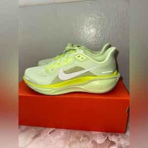 Nike Air zoom pegasus 41 women’s running shoes volt/lime- size 7.5w/6m new